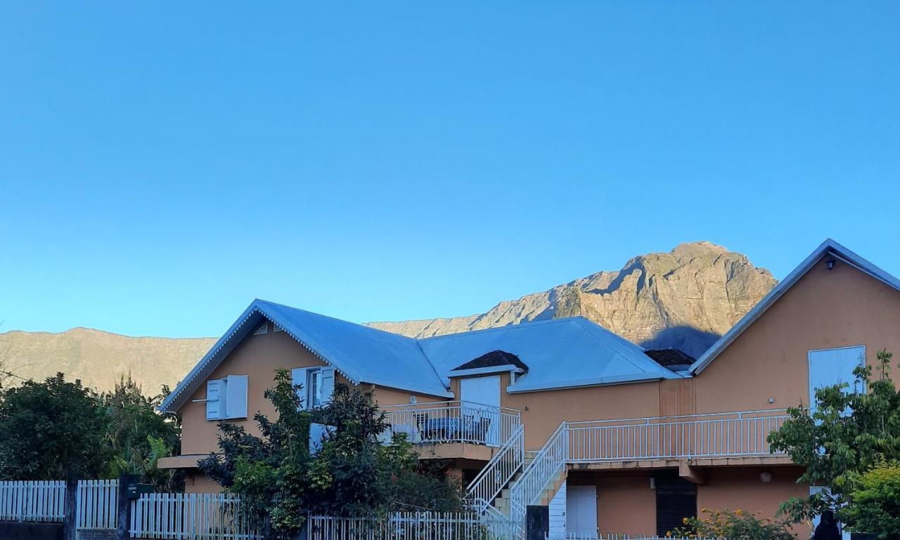 GÎTE les cimes caloupilon Cilaos Exterior foto